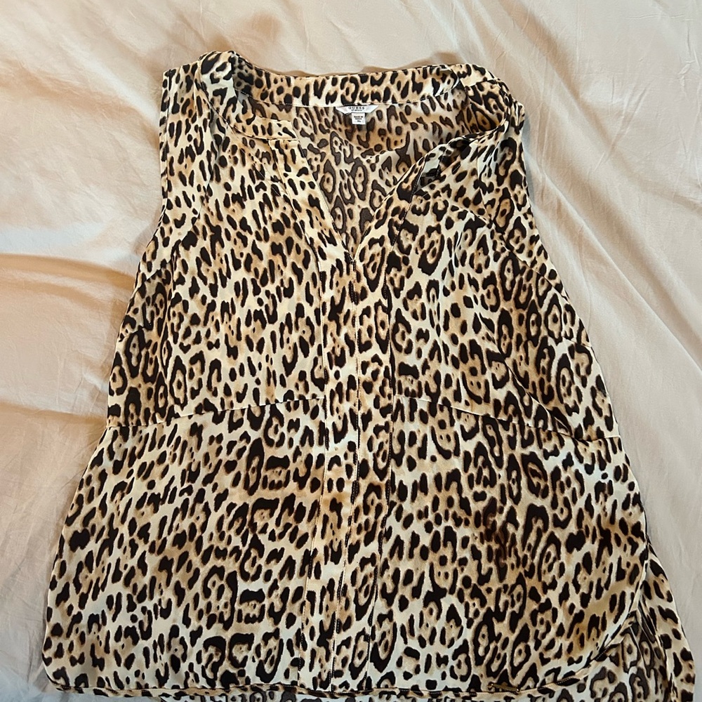 Beautiful Guess sleeveless blouse.